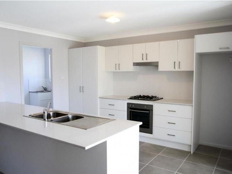 14 Vikki Avenue, Rutherford NSW 2320