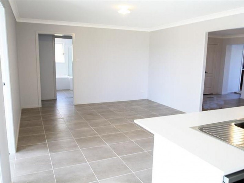 14 Vikki Avenue, Rutherford NSW 2320