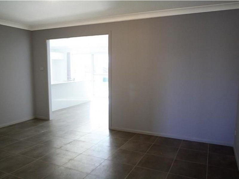 14 Vikki Avenue, Rutherford NSW 2320