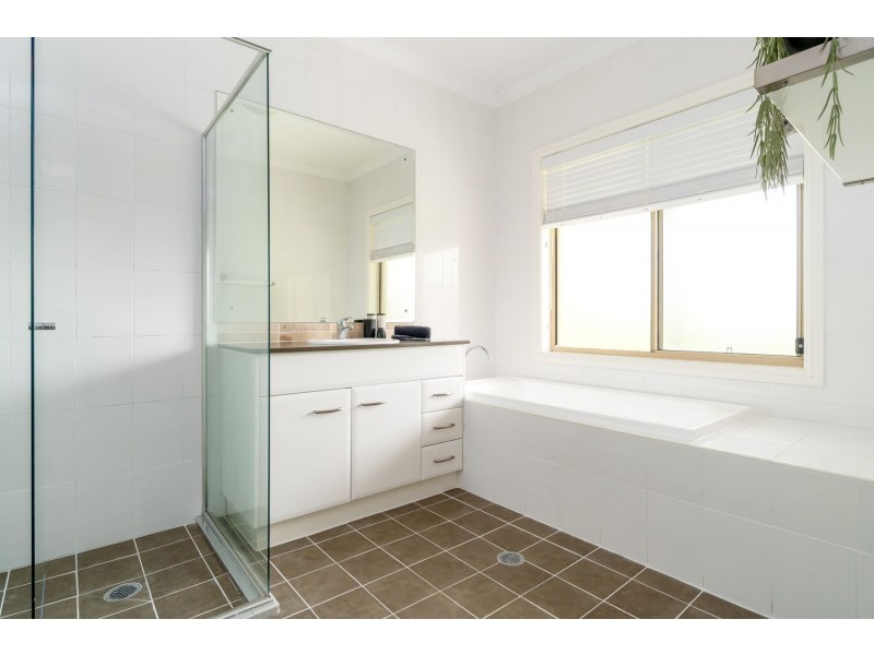 38 Amber Grove, Bolwarra Heights NSW 2320