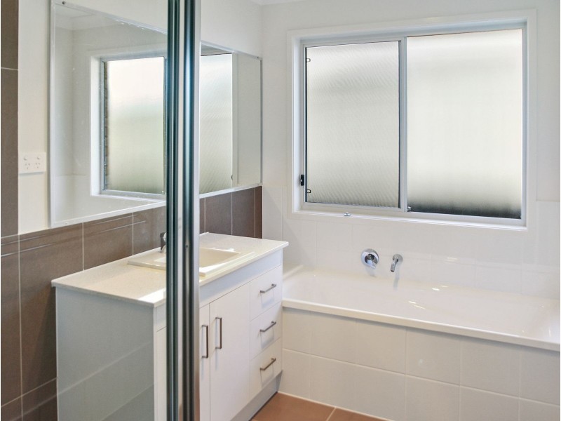 24 (1) Chestnut Avenue, Gillieston Heights NSW 2321