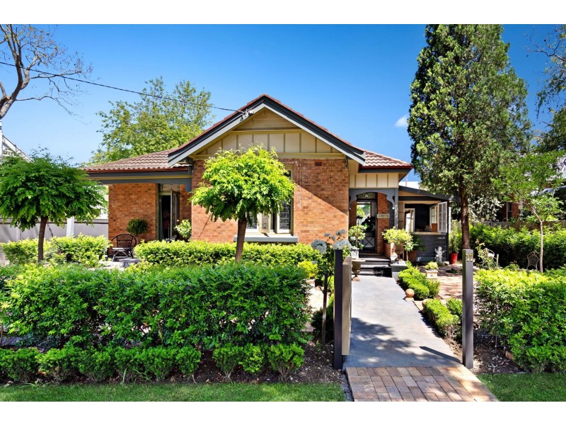 11 The Avenue, Lorn NSW 2320