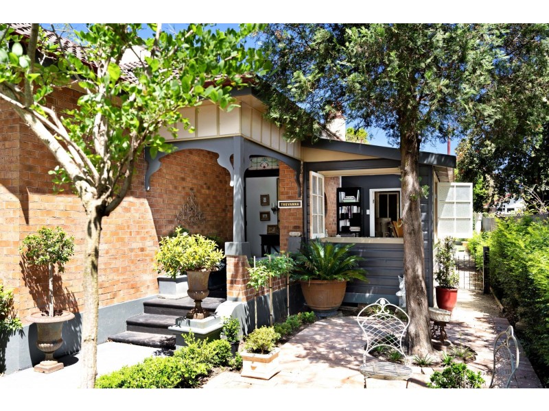 11 The Avenue, Lorn NSW 2320