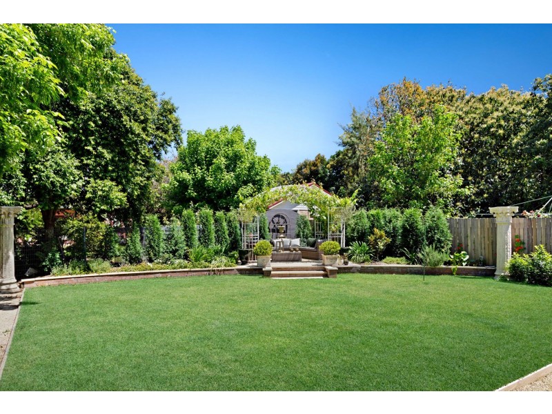 11 The Avenue, Lorn NSW 2320