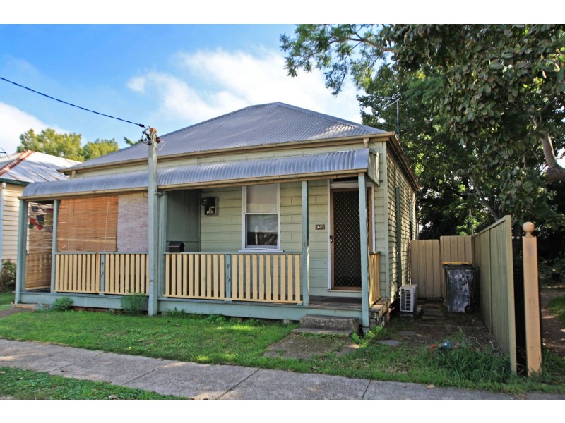 42 Charles Street, Maitland NSW 2320
