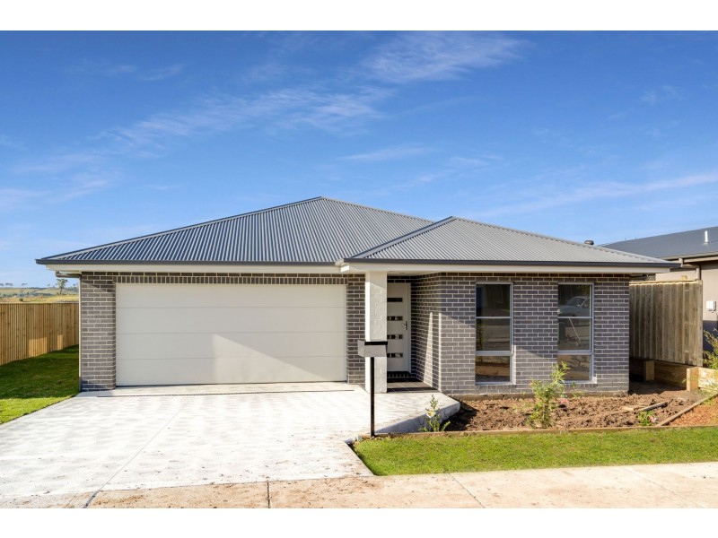 22 Friarbird Ridge, Aberglasslyn NSW 2320