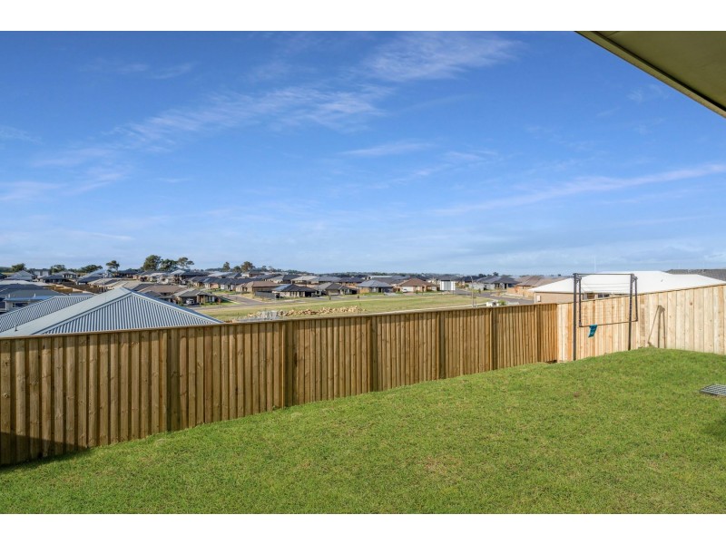 22 Friarbird Ridge, Aberglasslyn NSW 2320