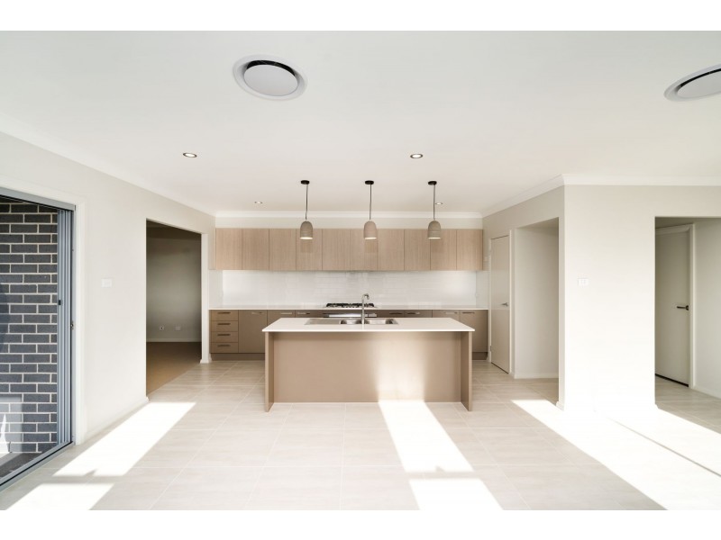 22 Friarbird Ridge, Aberglasslyn NSW 2320