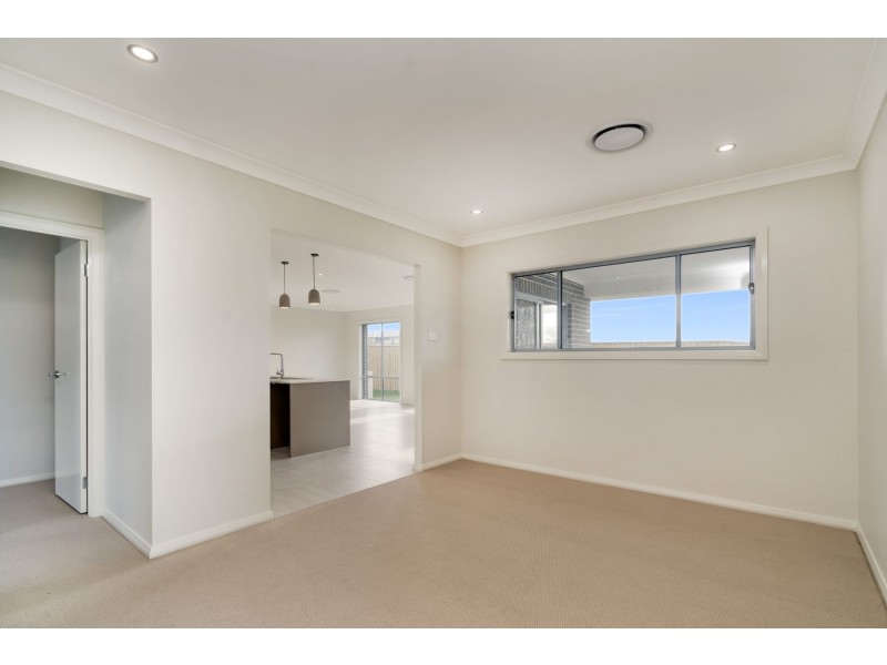 22 Friarbird Ridge, Aberglasslyn NSW 2320