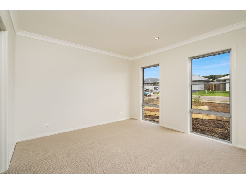 22 Friarbird Ridge, Aberglasslyn NSW 2320