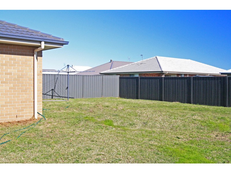 9 Hepburn Close, Rutherford NSW 2320