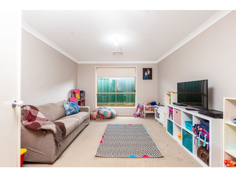 16 Mileham Circuit, Rutherford NSW 2320