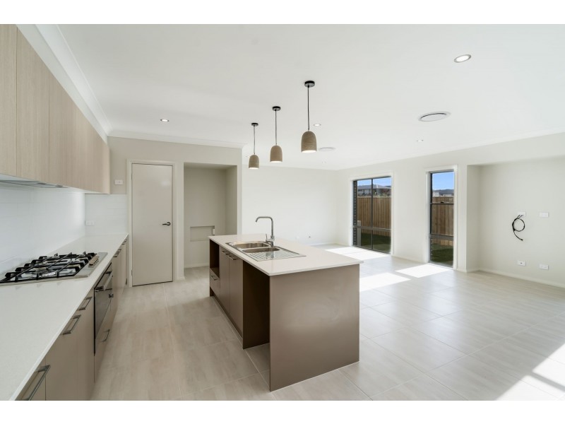 22 Friarbird Ridge, Aberglasslyn NSW 2320