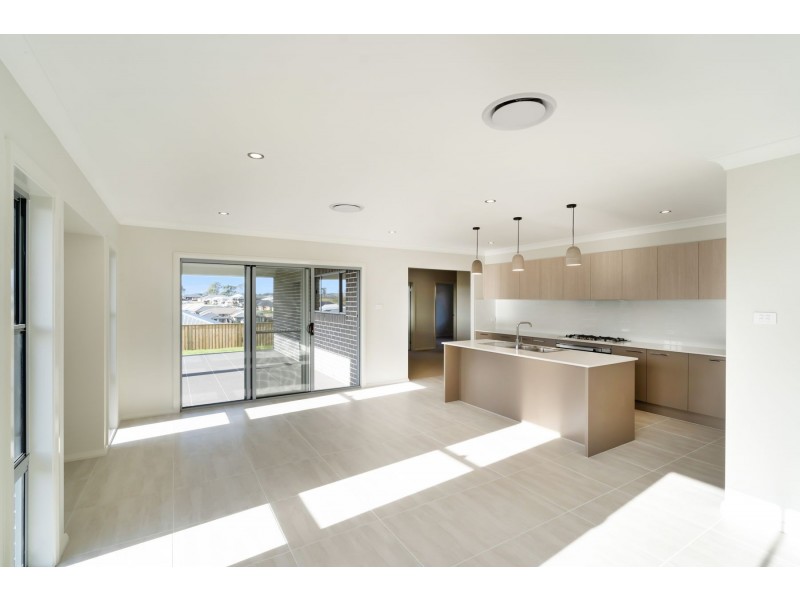 22 Friarbird Ridge, Aberglasslyn NSW 2320