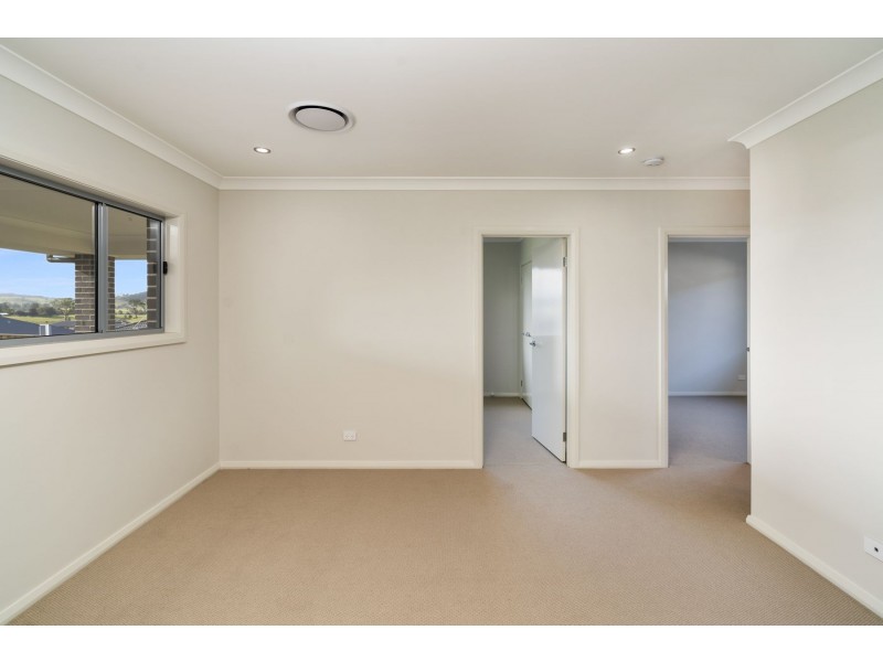 22 Friarbird Ridge, Aberglasslyn NSW 2320