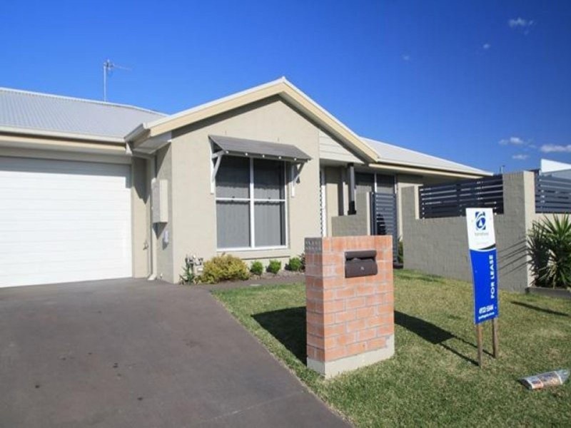 2/13 Fourth Avenue, Rutherford NSW 2320