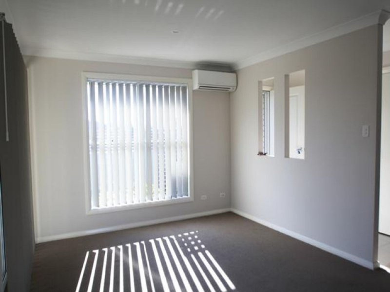 2/13 Fourth Avenue, Rutherford NSW 2320