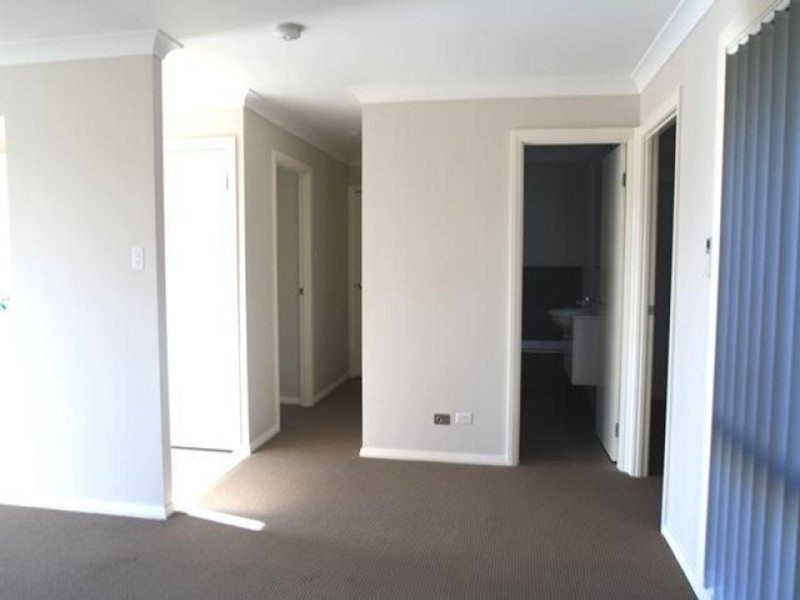 2/13 Fourth Avenue, Rutherford NSW 2320