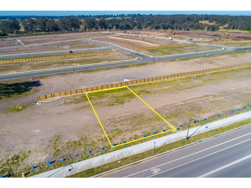 218 Settlers Boulevard, Chisholm NSW 2322