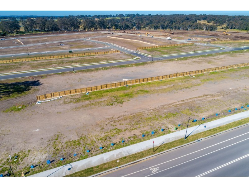 218 Settlers Boulevard, Chisholm NSW 2322