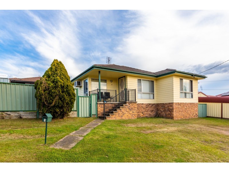 3 Hollywood Close, Rutherford NSW 2320