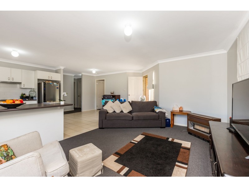 2/9A Walter Street, Rutherford NSW 2320