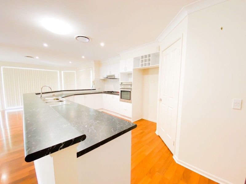 11 Greenwood Grove, Rutherford NSW 2320