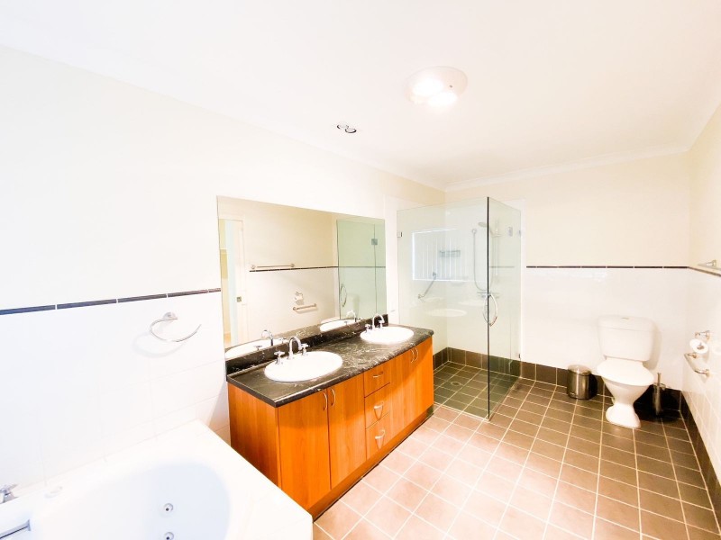 11 Greenwood Grove, Rutherford NSW 2320