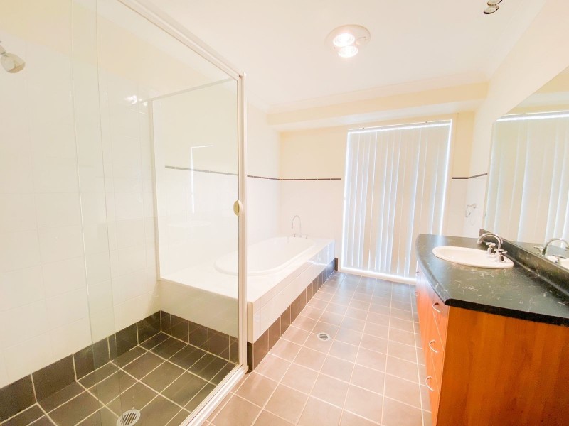 11 Greenwood Grove, Rutherford NSW 2320