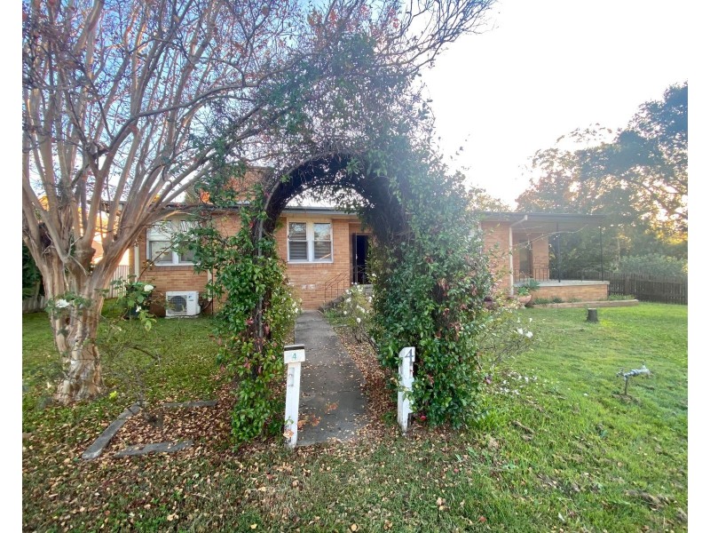 4 Glenview Road, Bolwarra Heights NSW 2320