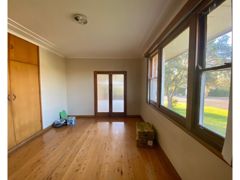 4 Glenview Road, Bolwarra Heights NSW 2320