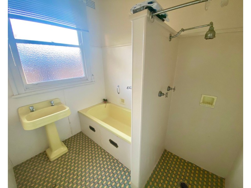 4 Glenview Road, Bolwarra Heights NSW 2320