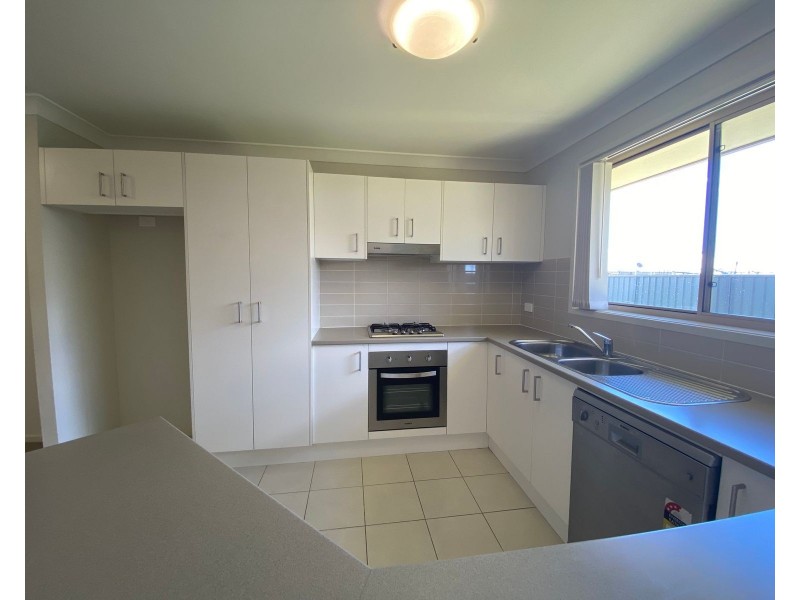 9 Hepburn Close, Rutherford NSW 2320