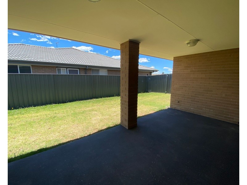 9 Hepburn Close, Rutherford NSW 2320