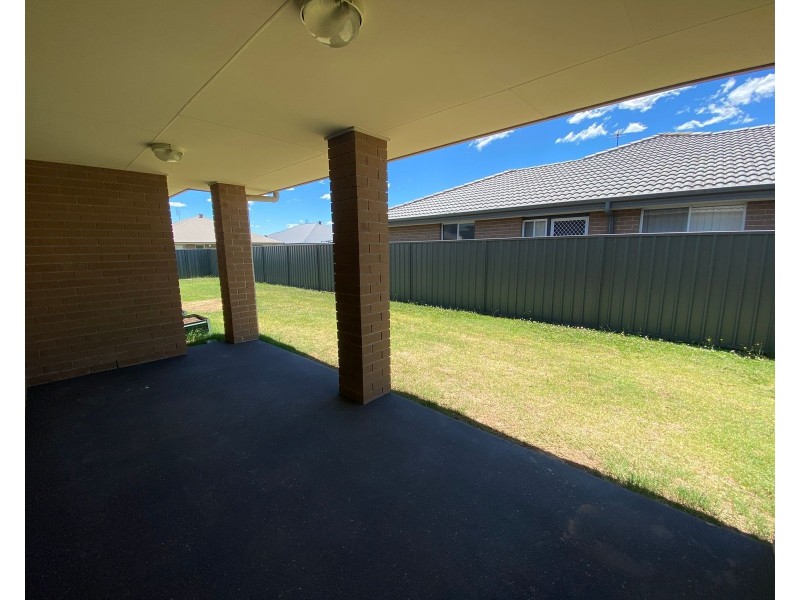 9 Hepburn Close, Rutherford NSW 2320