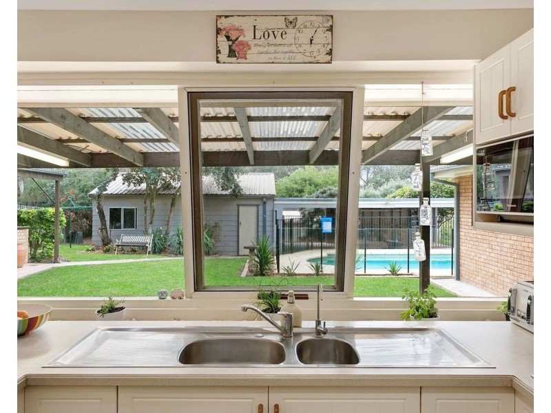 8 Moore Road, Bolwarra Heights NSW 2320