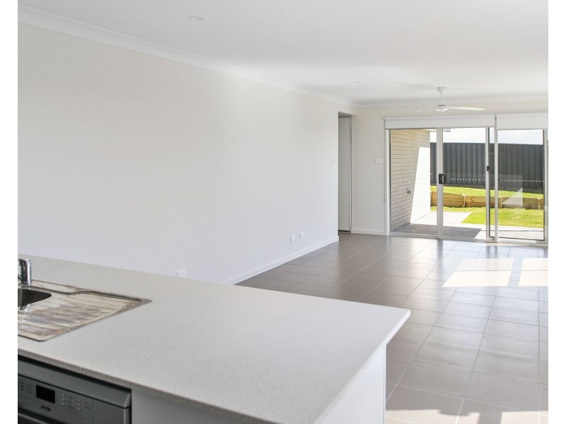 24 (1) Chestnut Avenue, Gillieston Heights NSW 2321