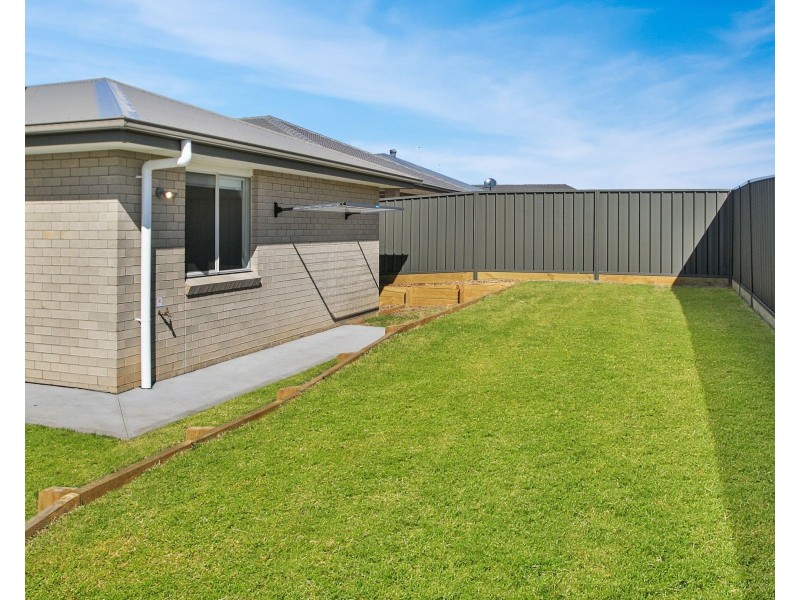 24 (1) Chestnut Avenue, Gillieston Heights NSW 2321