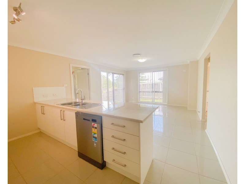 128 McKeachie Drive, Aberglasslyn NSW 2320