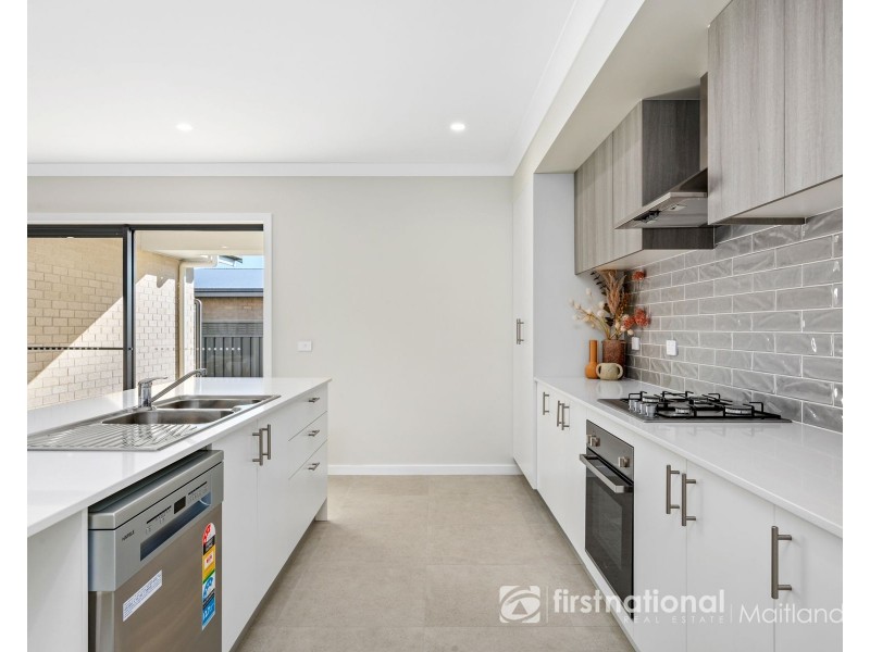 1/6 Tourmaline Drive, Rutherford NSW 2320