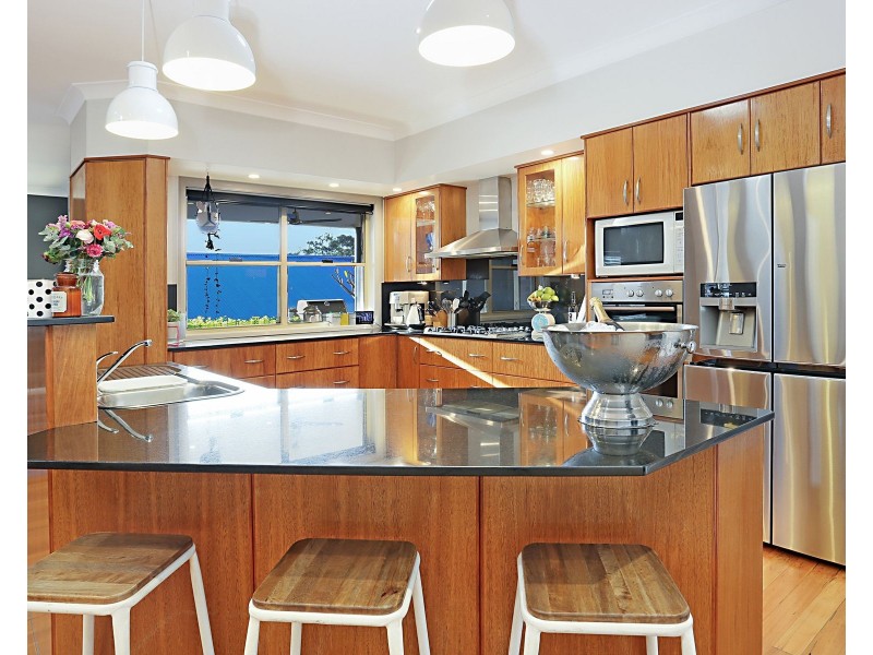 5 Amber Grove, Bolwarra Heights NSW 2320