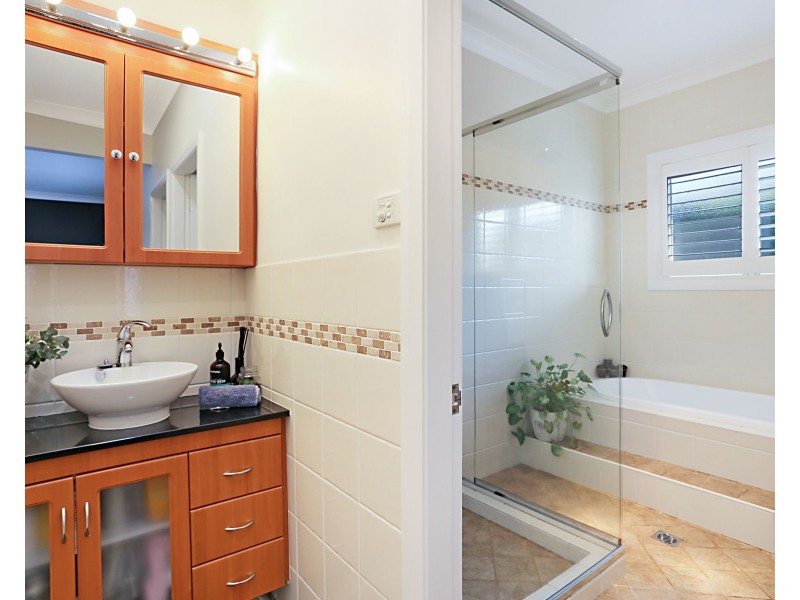 5 Amber Grove, Bolwarra Heights NSW 2320