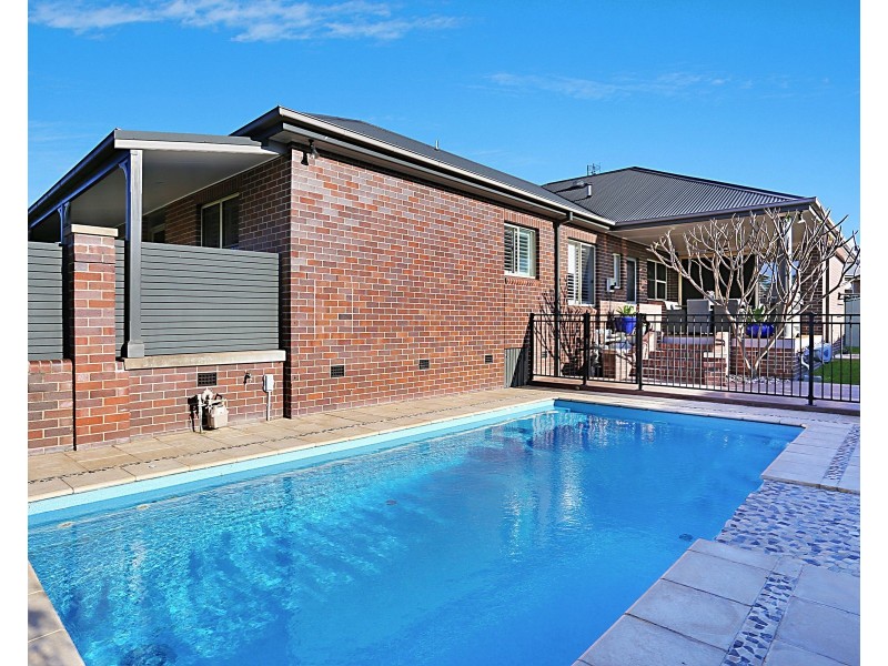 5 Amber Grove, Bolwarra Heights NSW 2320