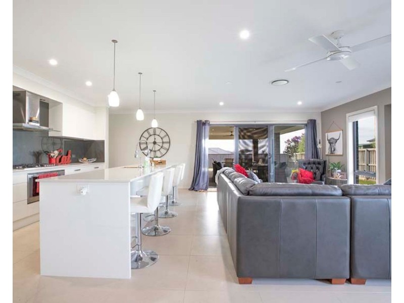 8 Grasshawk Drive, Chisholm NSW 2322