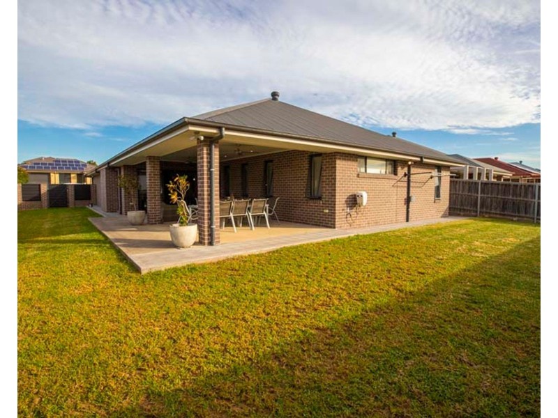 8 Grasshawk Drive, Chisholm NSW 2322