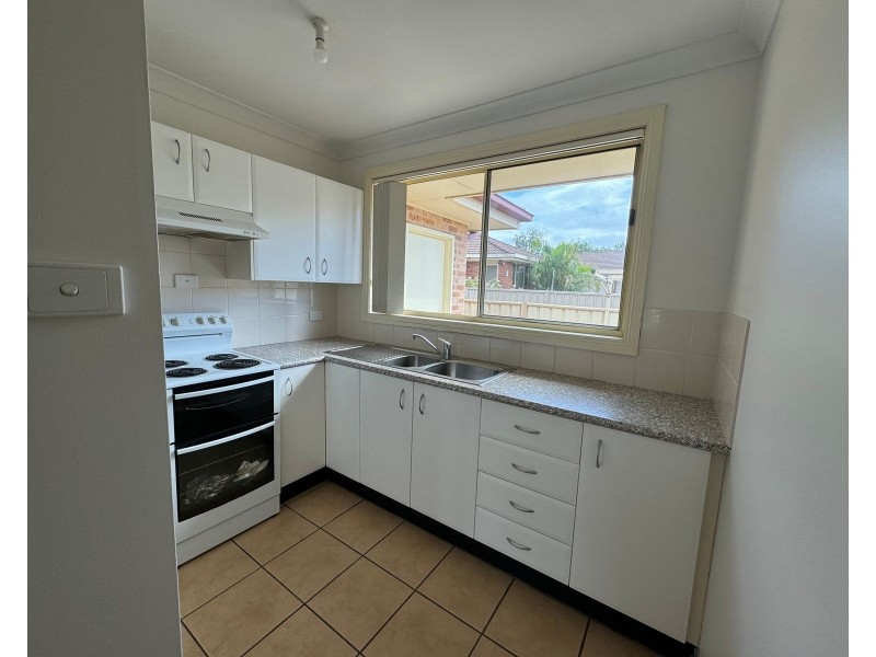 2/14 Justine Parade, Rutherford NSW 2320