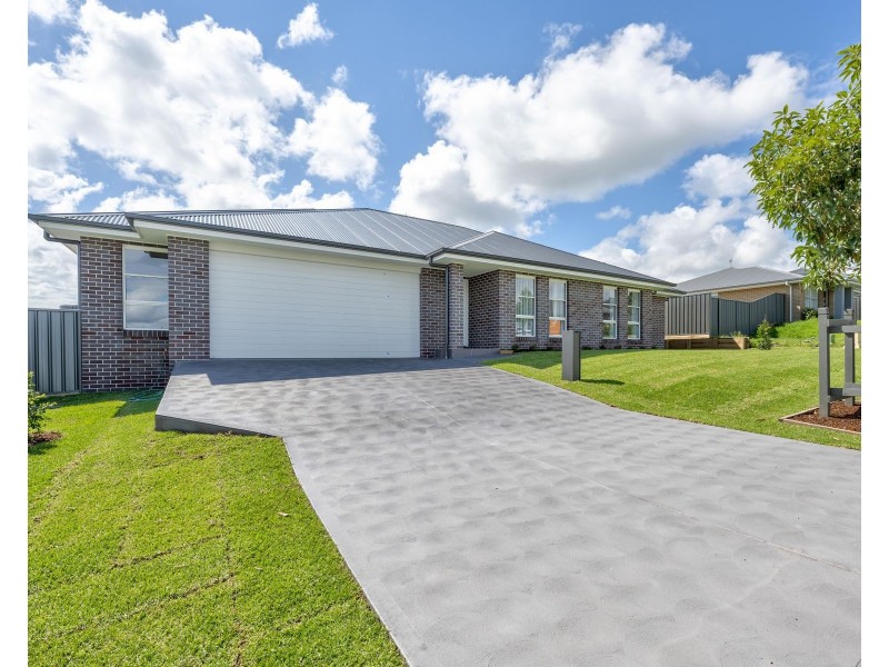 17 Hilltop Grove, Cliftleigh NSW 2321