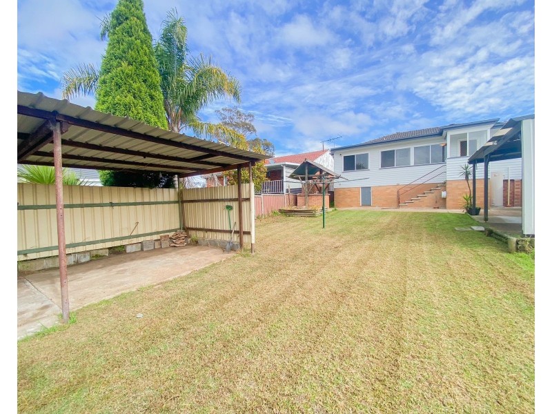 15 Crisp Avenue, Rutherford NSW 2320