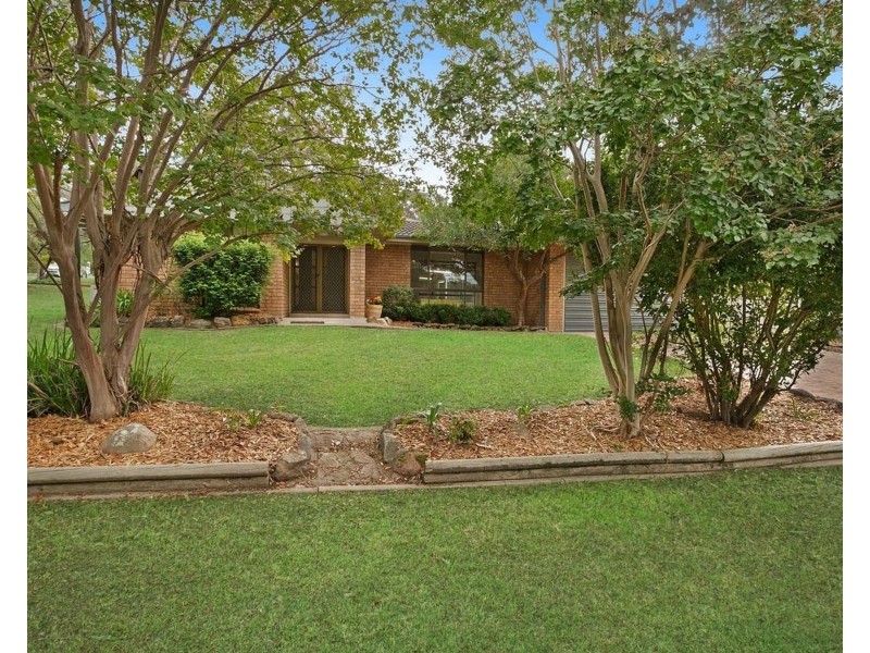 8 Moore Road, Bolwarra Heights NSW 2320