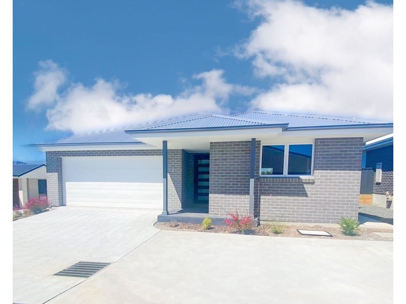 8/13 Ruby Road, Rutherford NSW 2320